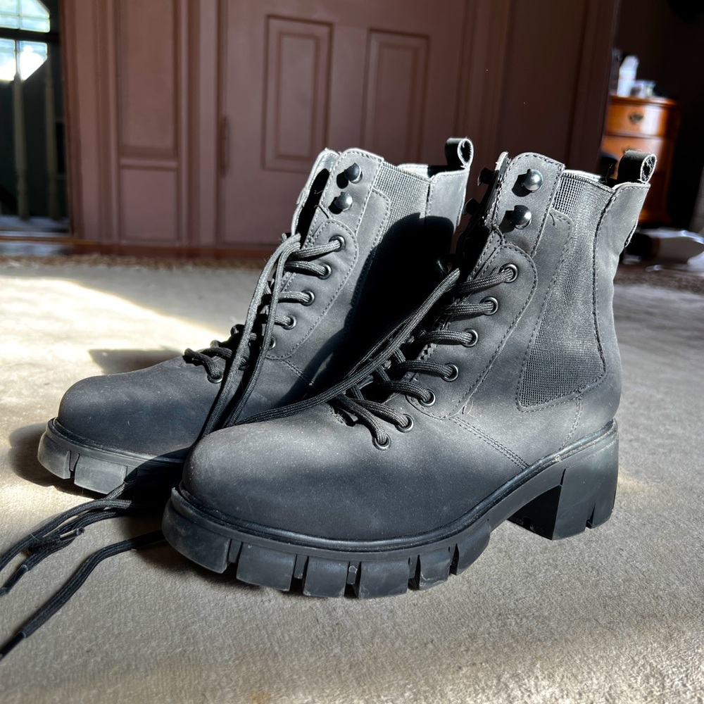MIA lace up combat boots